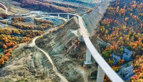 Rruga e re Qukes-Qafe Plloce kerkon 56.7 mln euro shtese, shtyhet perfundimi